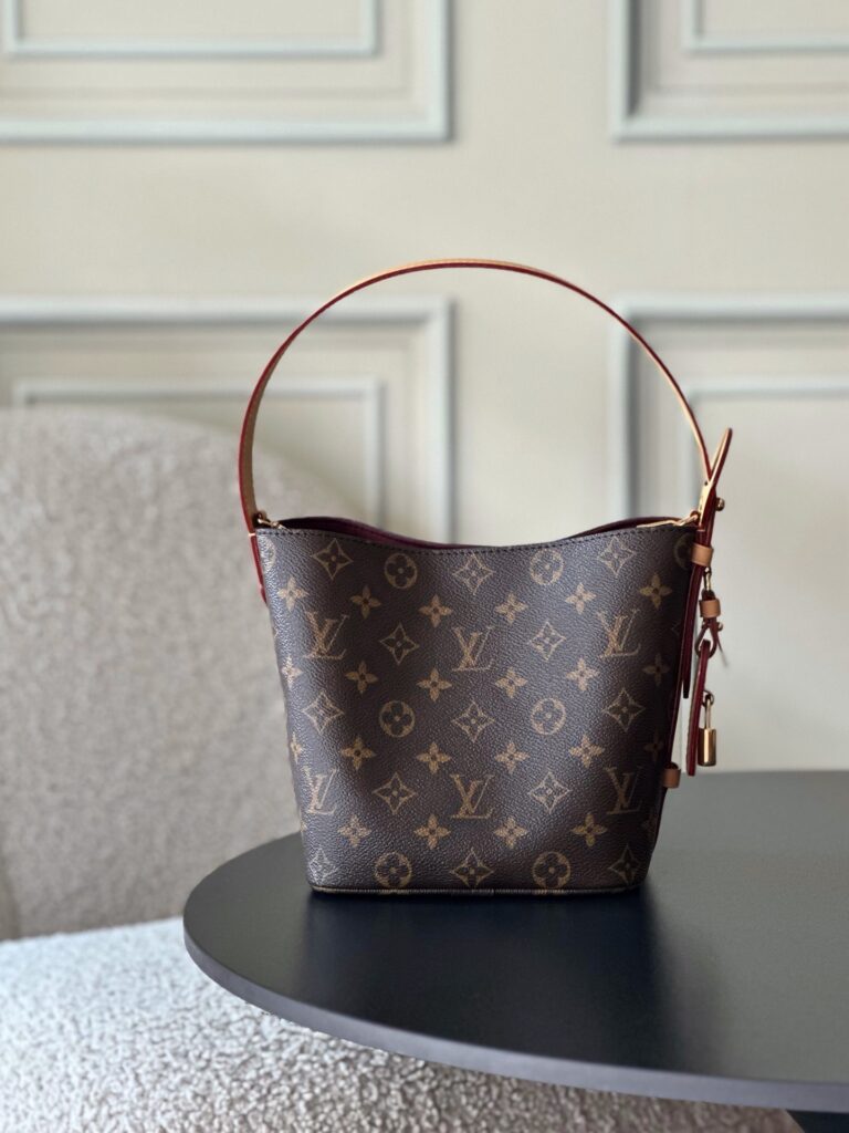 Bolsa All In BB bucket em canvas Monogram 22