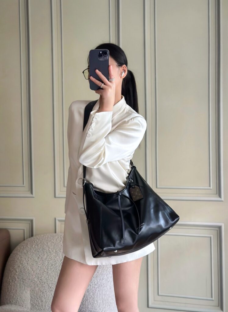 Bolsa CarryAll MM Black Monogram 22