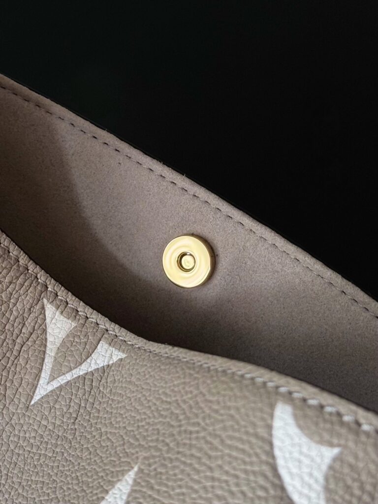 Bolsa All In BB Monogram Empreinte taupe e creme 22