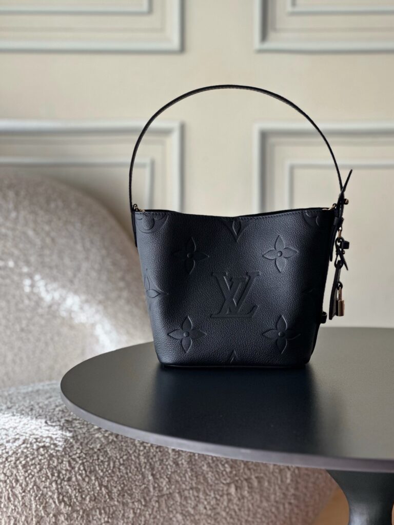 Bolsa All In BB Monogram Empreinte preta 22