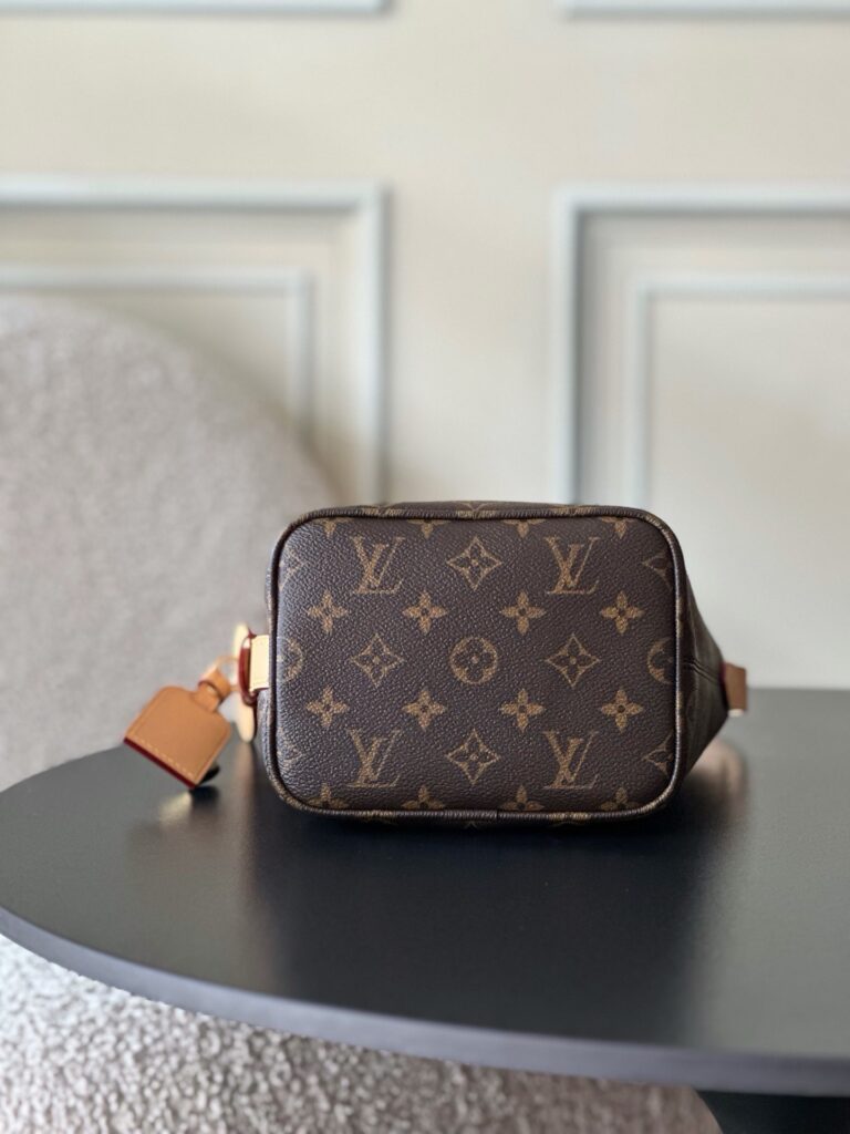 Bolsa All In BB bucket em canvas Monogram 23