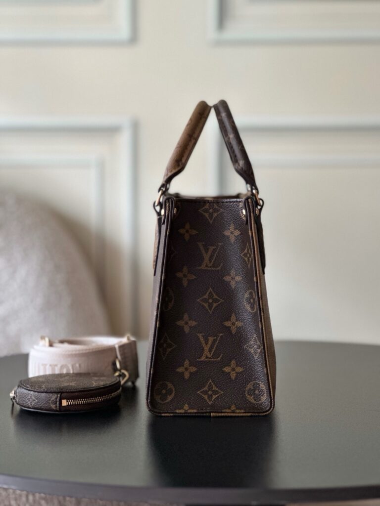 Bolsa Onthego PM em canvas Monogram Reverse 23