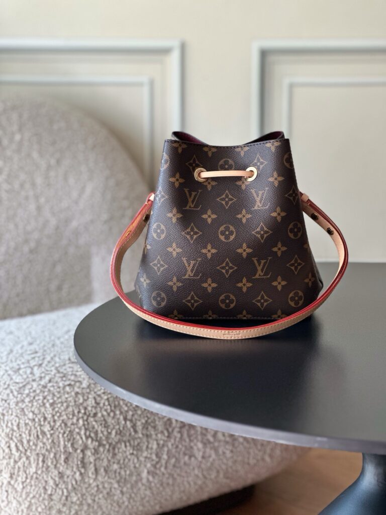 Bolsa Noe BB bucket em canvas Monogram 23