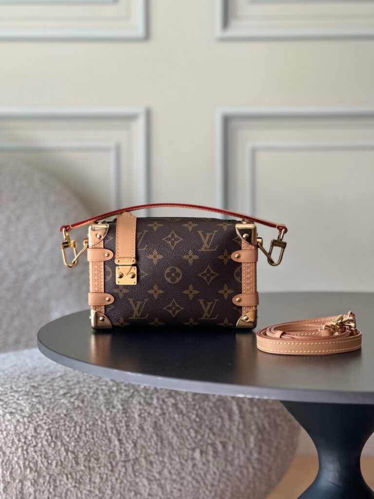 Bolsa Mini Soft Trunk em canvas Monogram 23