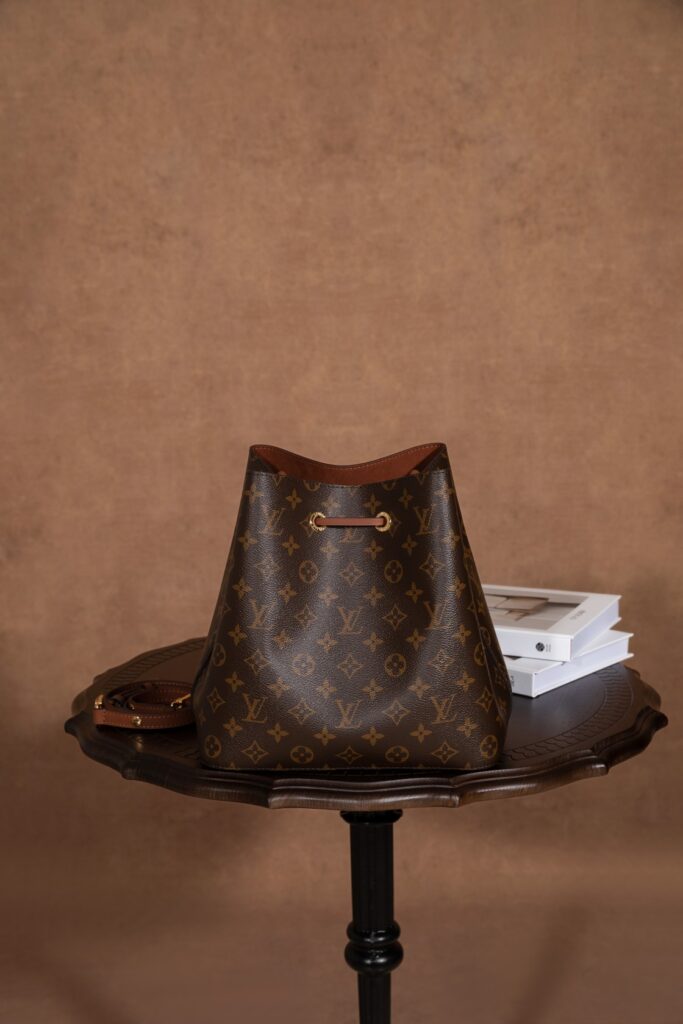 Bolsa Neonoe bucket em canvas Monogram 23