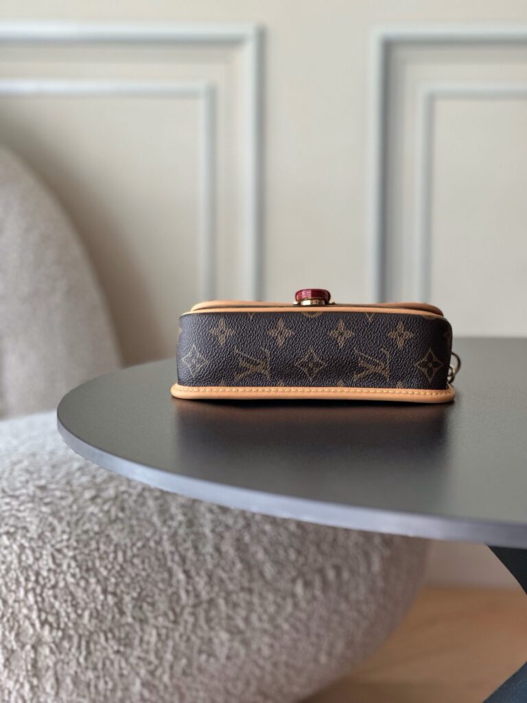 Bolsa Nano Diane em canvas Monogram 23