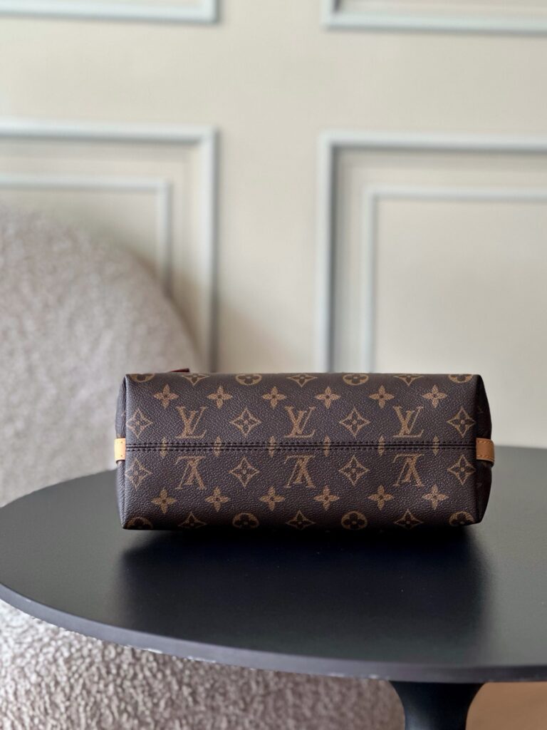 Bolsa CarryAll BB em canvas Monogram 23