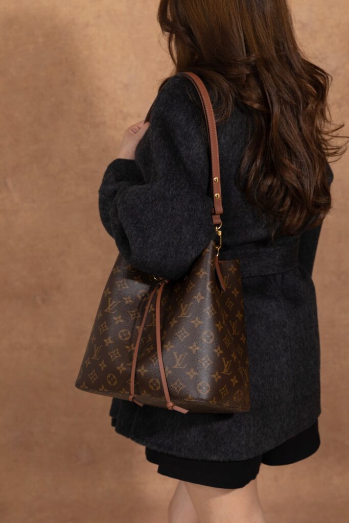Bolsa Neonoe bucket em canvas Monogram 26