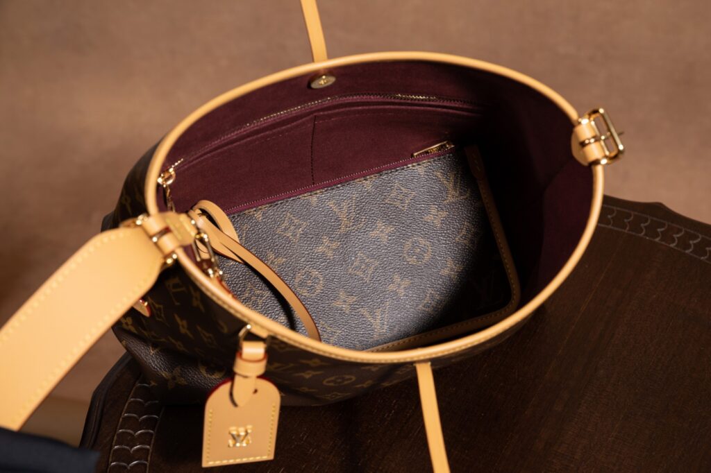 Bolsa CarryAll PM em canvas Monogram 27