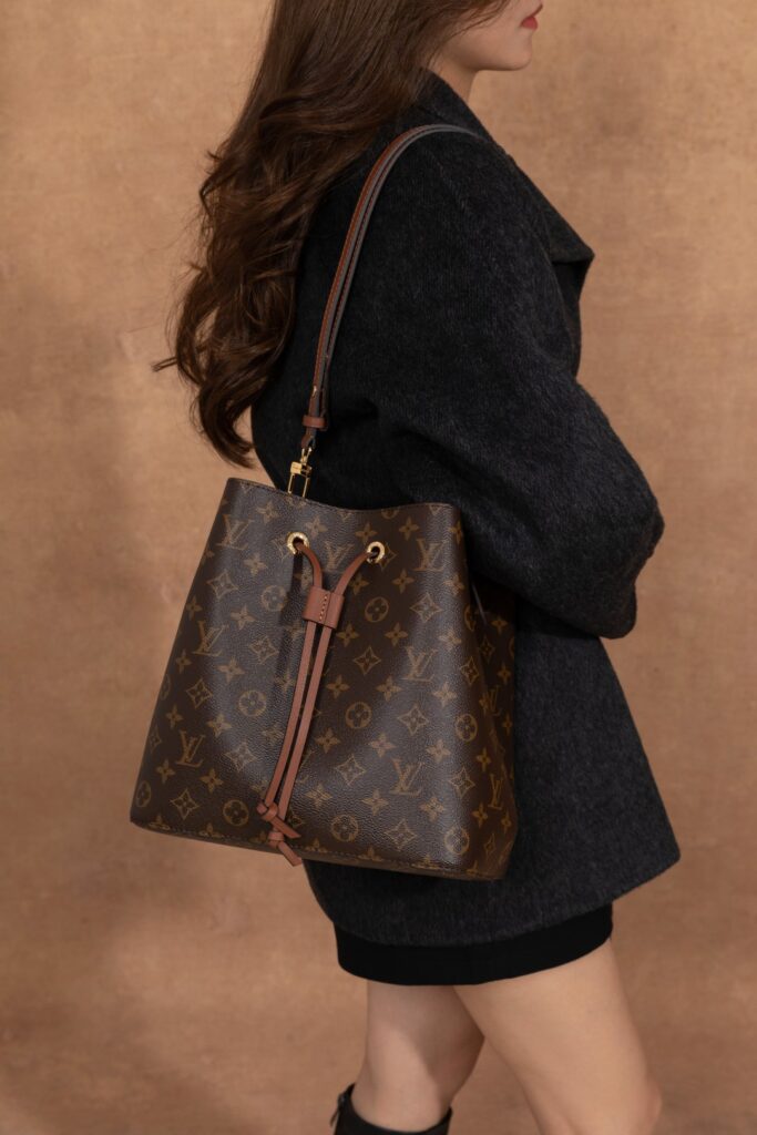 Bolsa Neonoe bucket em canvas Monogram 27