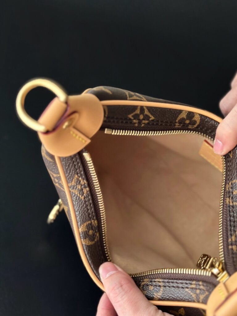 Bolsa Loop Hobo em canvas Monogram 27
