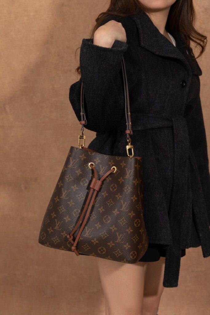 Bolsa Neonoe bucket em canvas Monogram 29