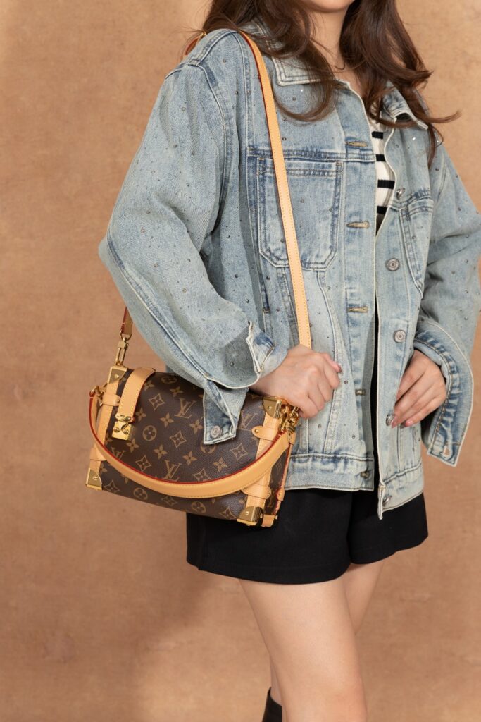 Bolsa Side Trunk MM em canvas Monogram 29
