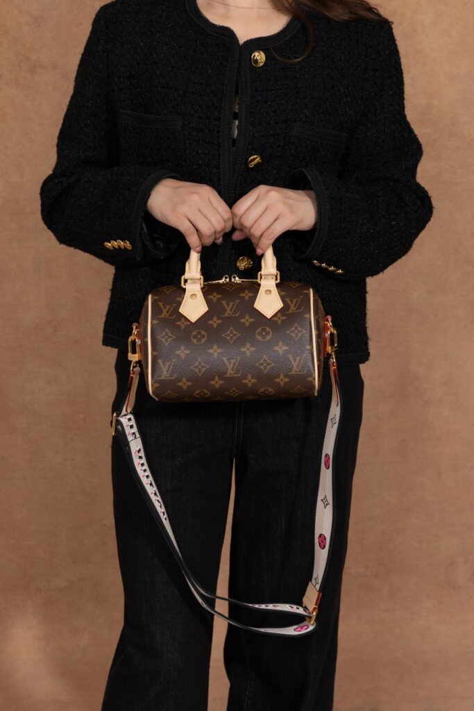 Bolsa Speedy Bandouliere 20 Monogram com alca larga 29