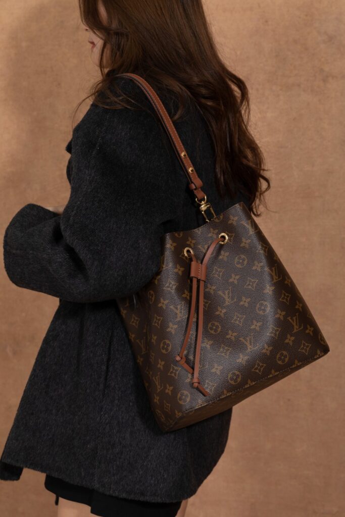 Bolsa Neonoe bucket em canvas Monogram 30