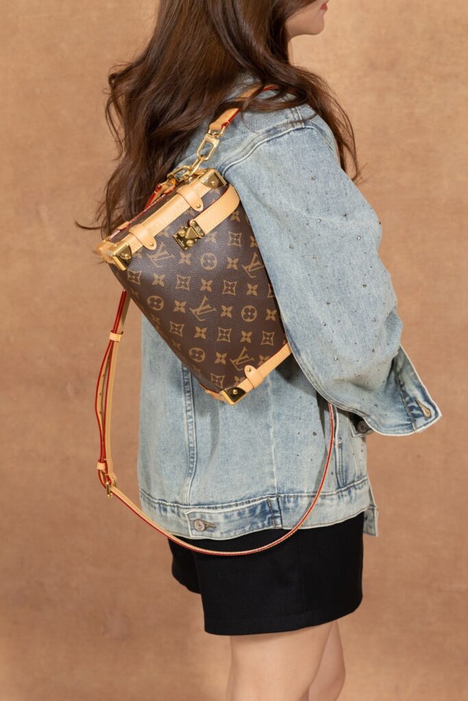 Bolsa Side Trunk MM em canvas Monogram 30