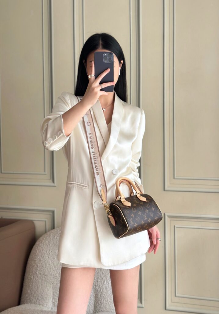 Bolsa Speedy Bandouliere 20 Monogram com alca larga 33