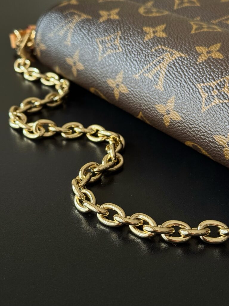Bolsa Wallet on Chain Ivy em canvas Monogram 37