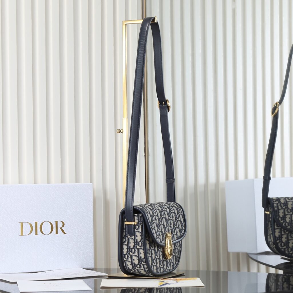 Bolsa Dior Saddle com ferragens douradas vintage 20