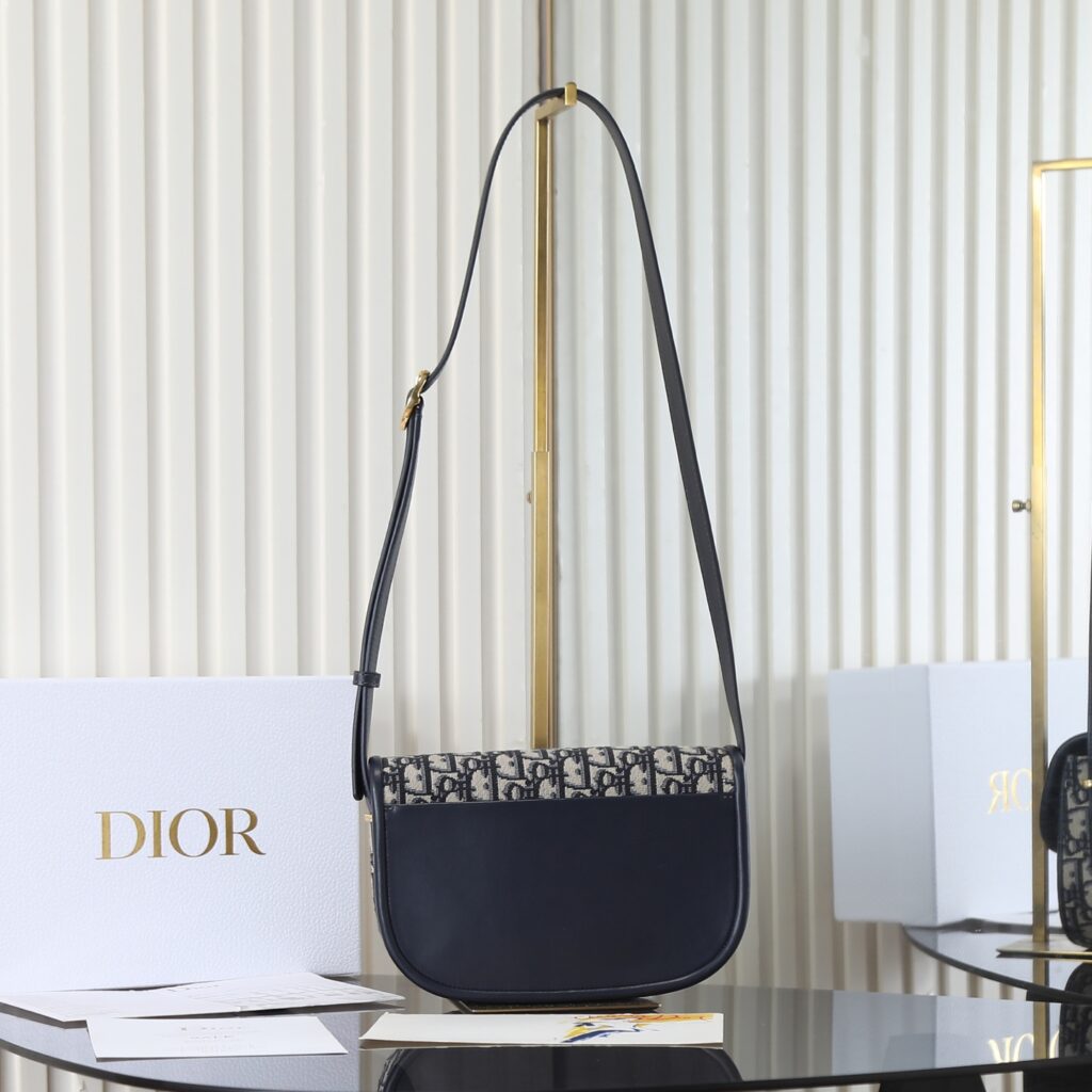 Bolsa Dior Saddle com ferragens douradas vintage 21
