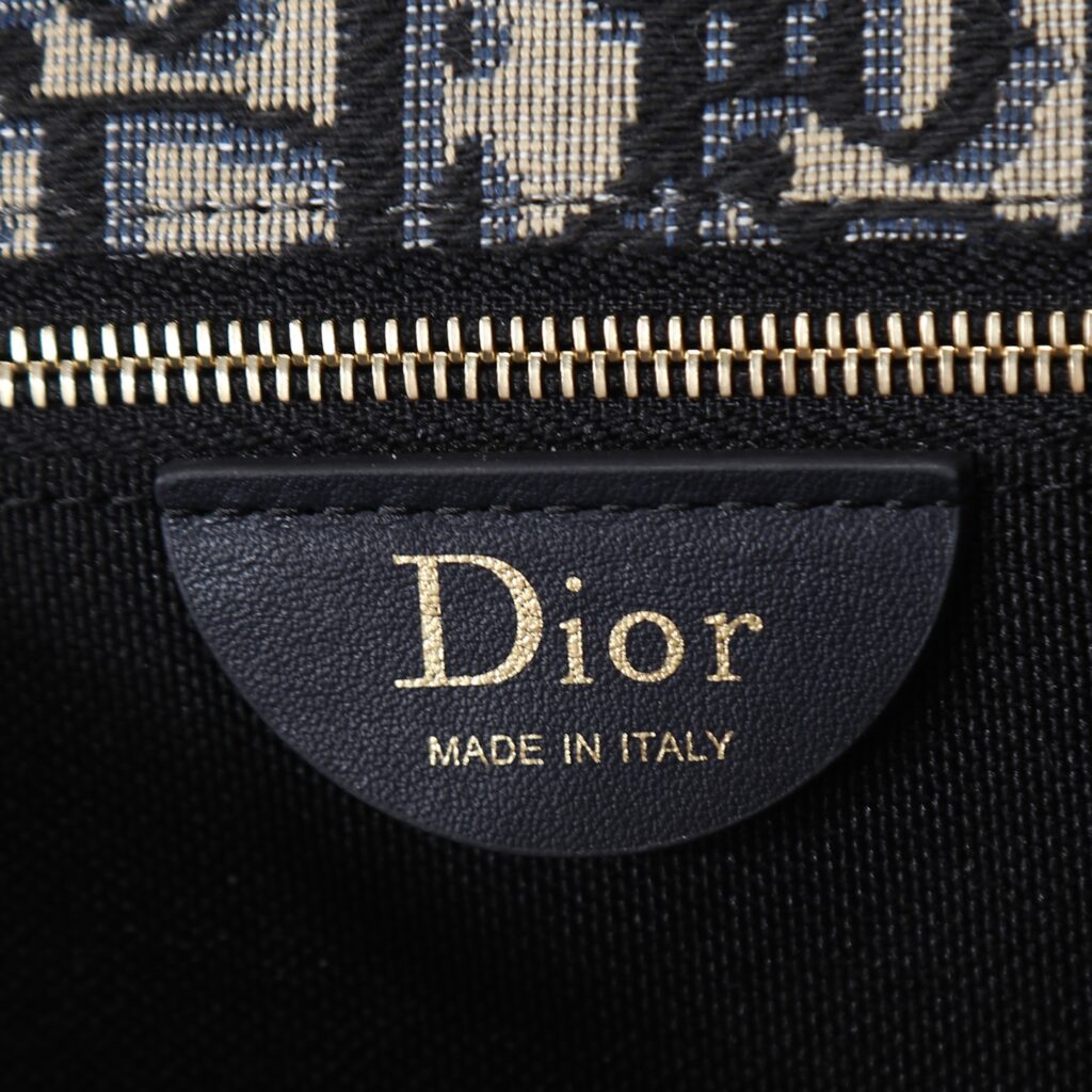 Bolsa Dior Saddle com ferragens douradas vintage 24