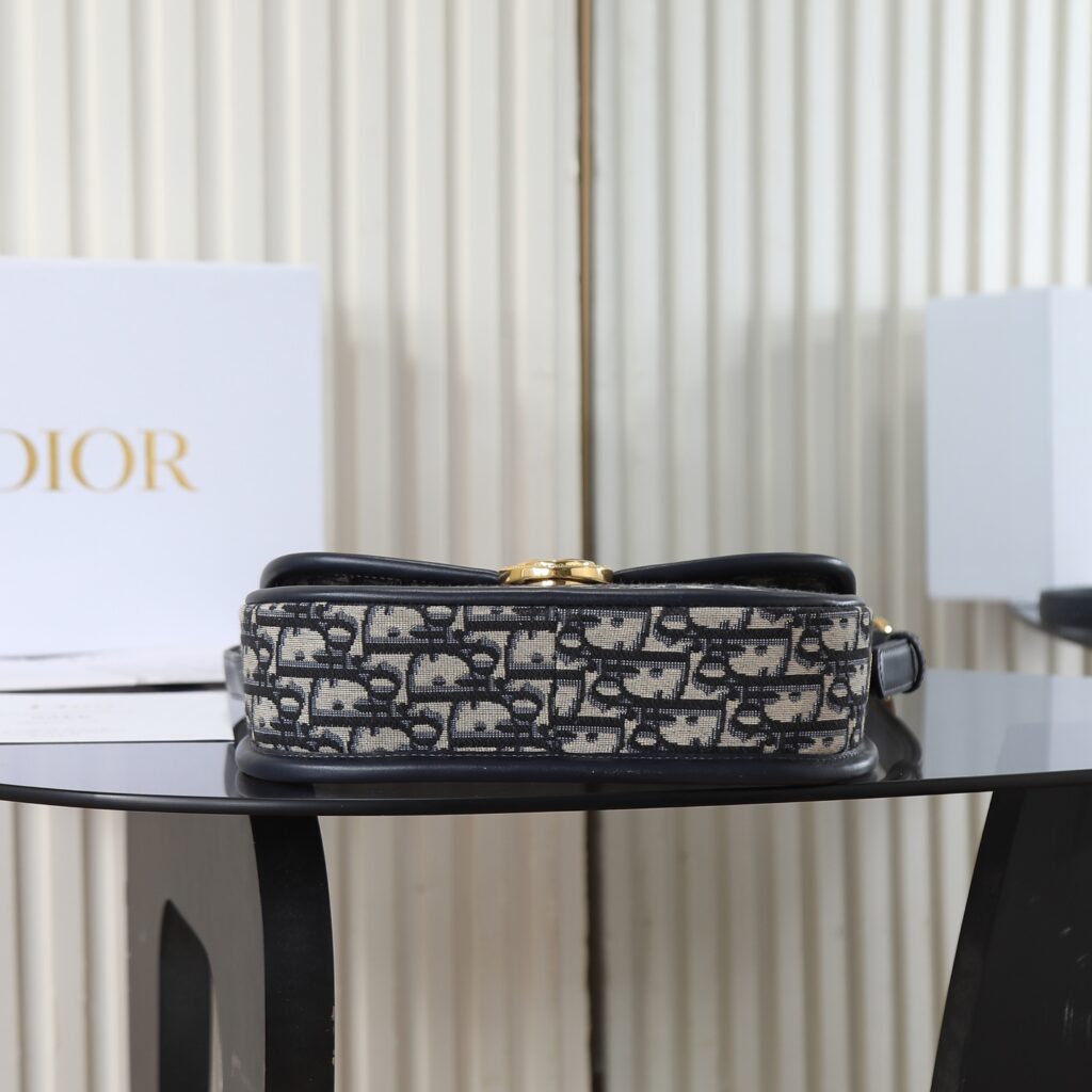 Bolsa Dior Saddle com ferragens douradas vintage 26