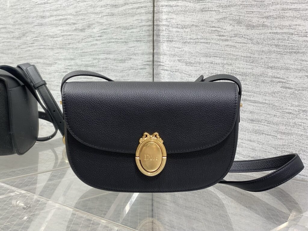 Bolsa Dior Saddle com ferragens douradas vintage 10