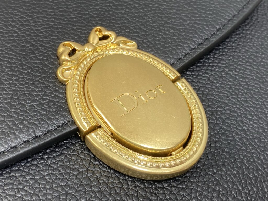 Bolsa Dior Saddle com ferragens douradas vintage 11
