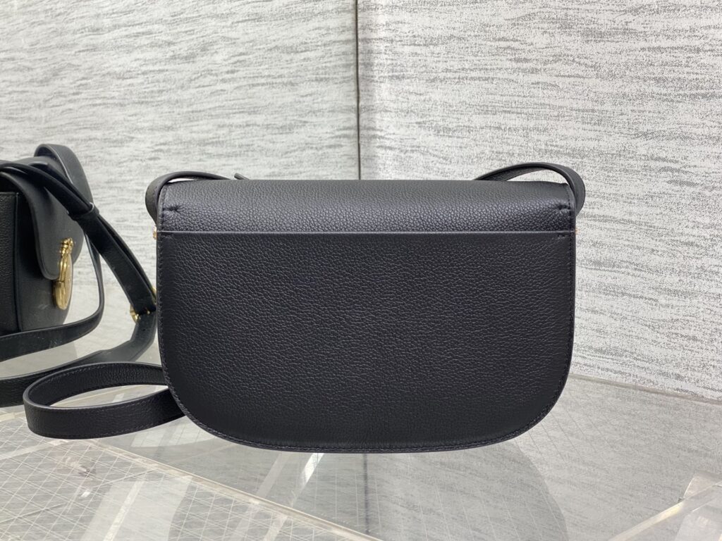 Bolsa Dior Saddle com ferragens douradas vintage 13