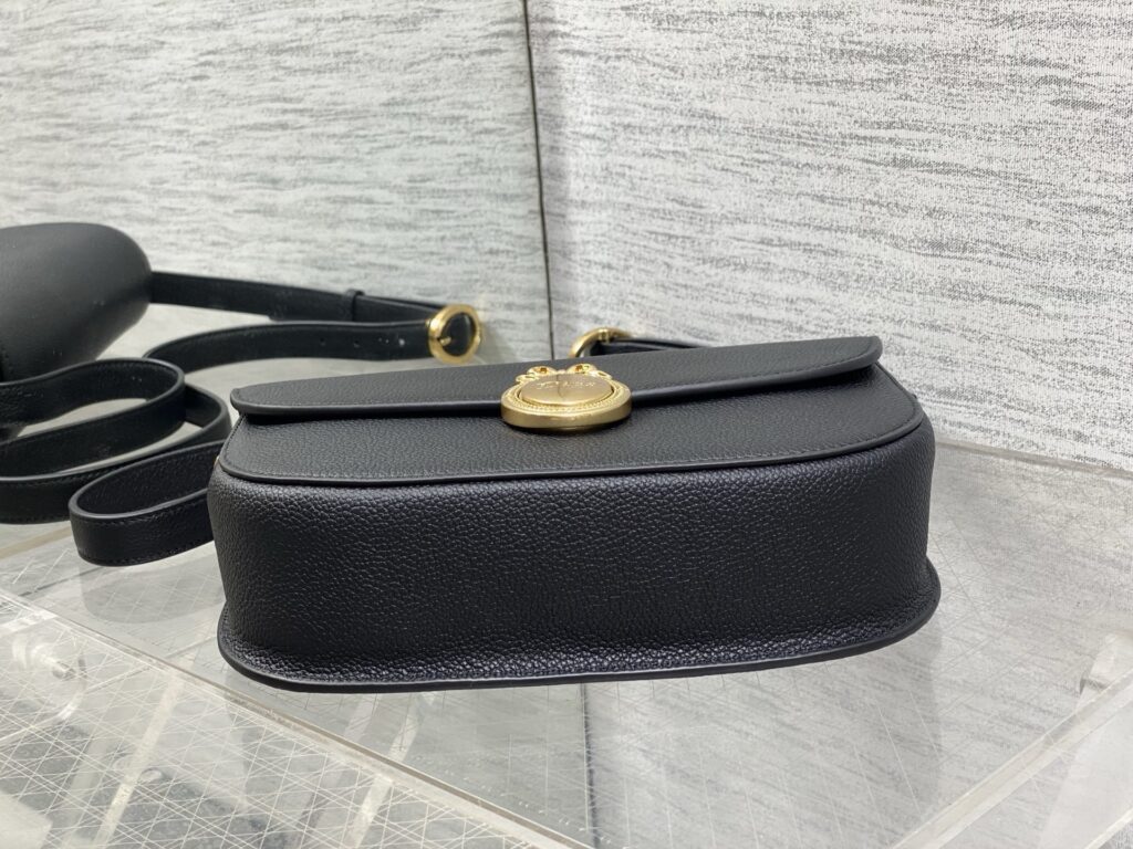 Bolsa Dior Saddle com ferragens douradas vintage 16