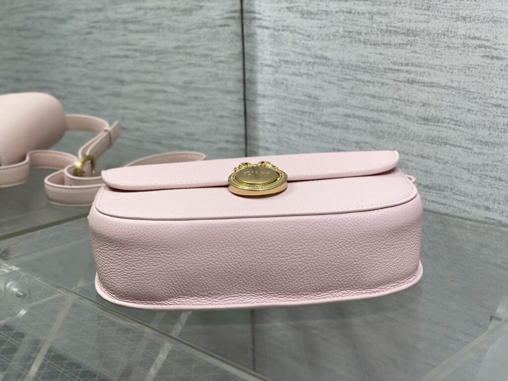 Bolsa Dior Saddle com ferragens douradas vintage 53