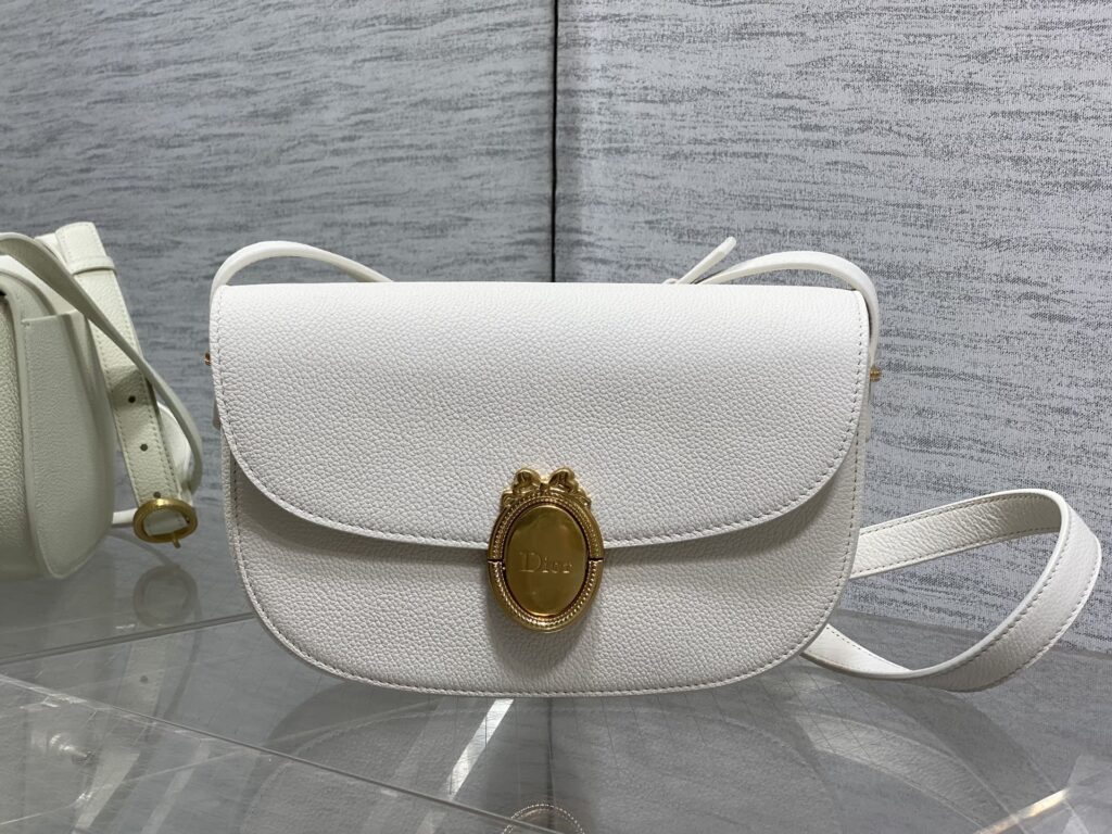 Bolsa Dior Saddle com ferragens douradas vintage 74