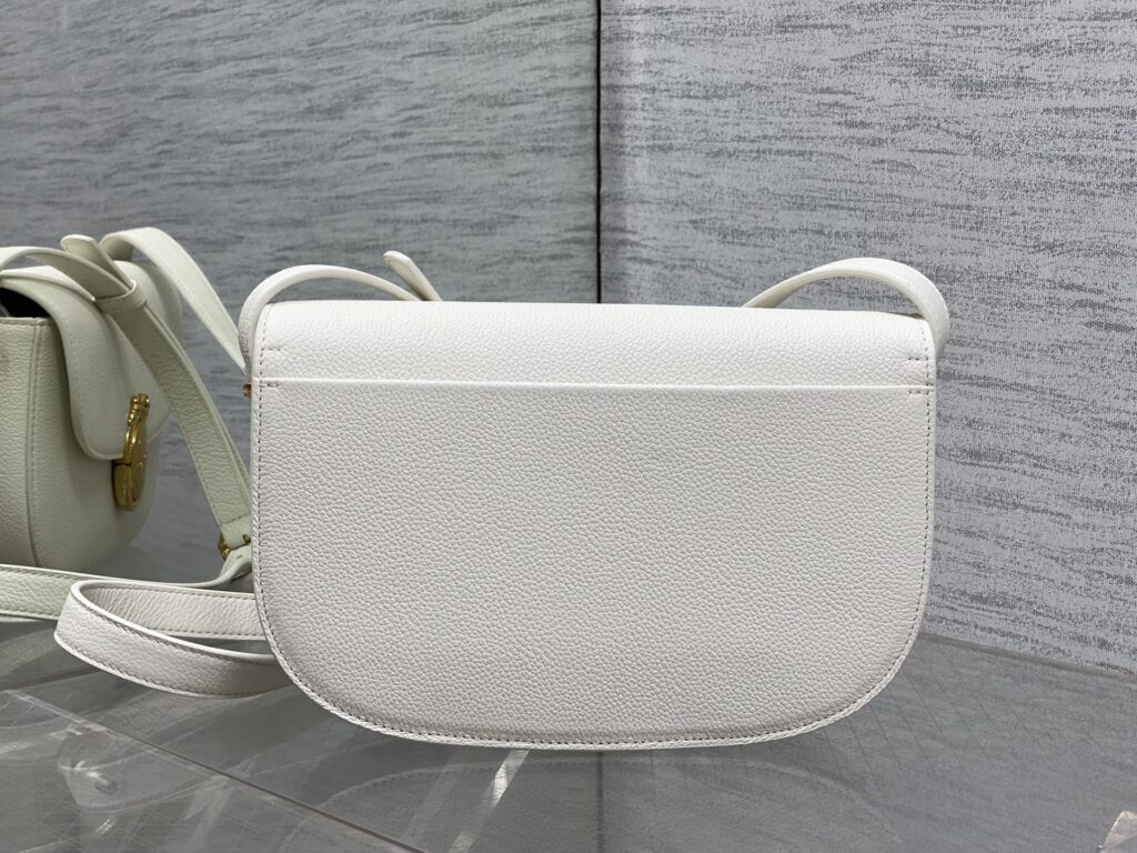 Bolsa Dior Saddle com ferragens douradas vintage 77
