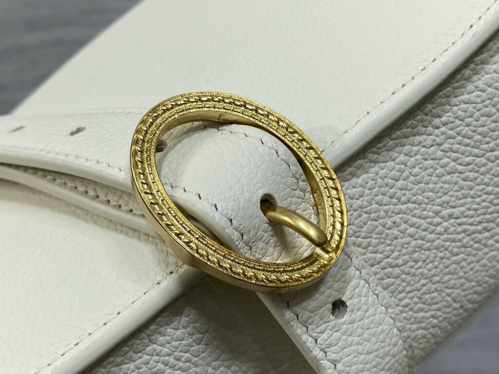 Bolsa Dior Saddle com ferragens douradas vintage 78
