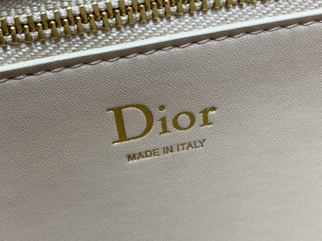 Bolsa Dior Saddle com ferragens douradas vintage 9
