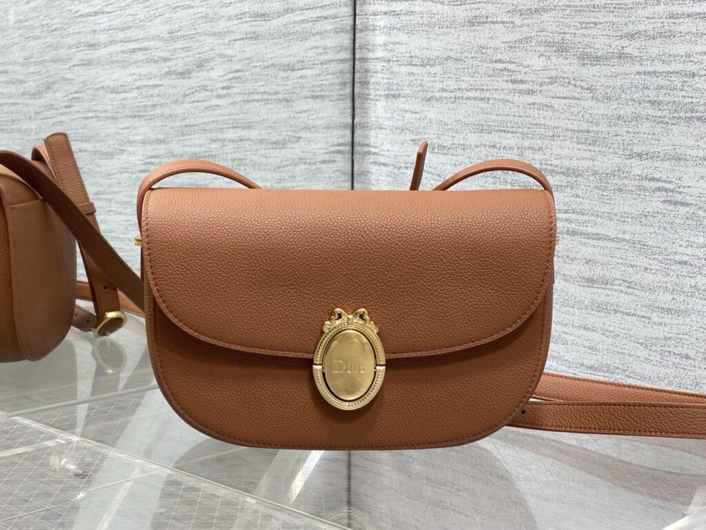 Bolsa Dior Saddle com ferragens douradas vintage 37
