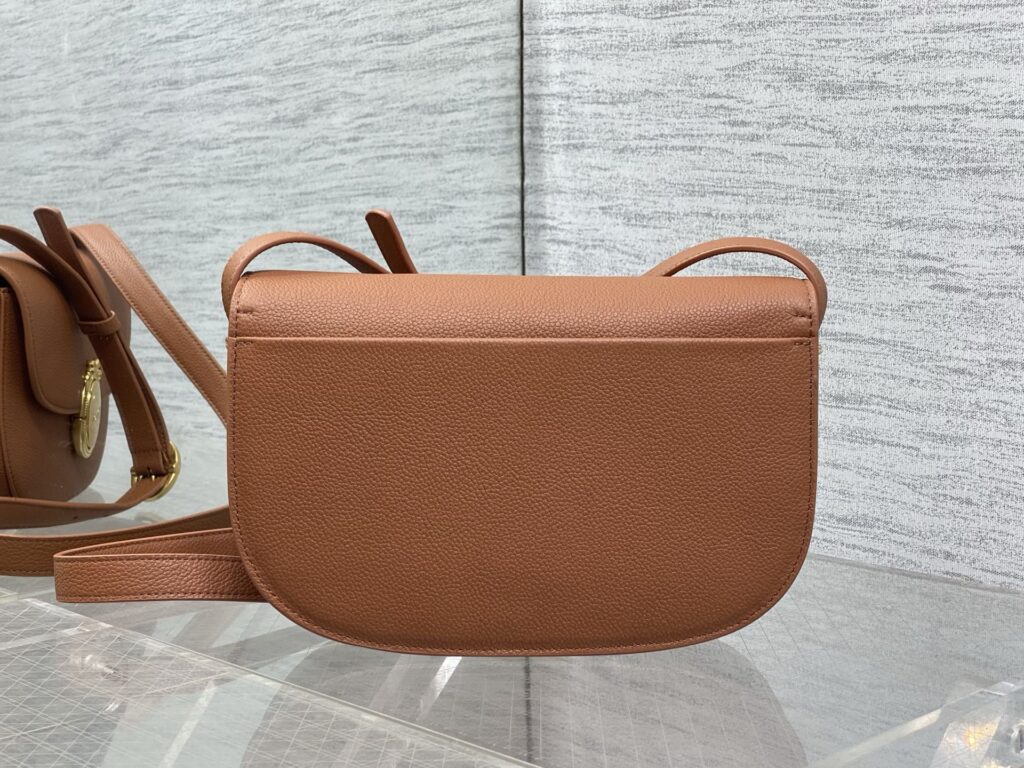 Bolsa Dior Saddle com ferragens douradas vintage 40