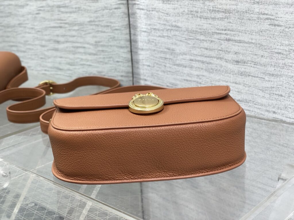 Bolsa Dior Saddle com ferragens douradas vintage 43