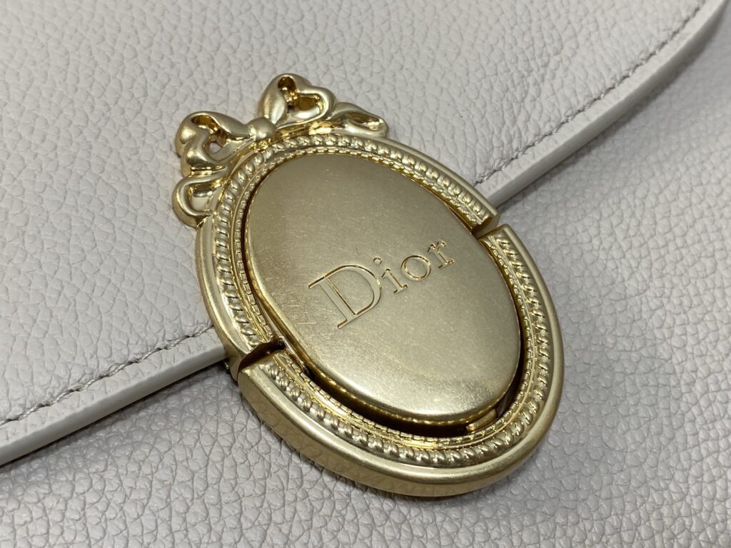 Bolsa Dior Saddle com ferragens douradas vintage 29