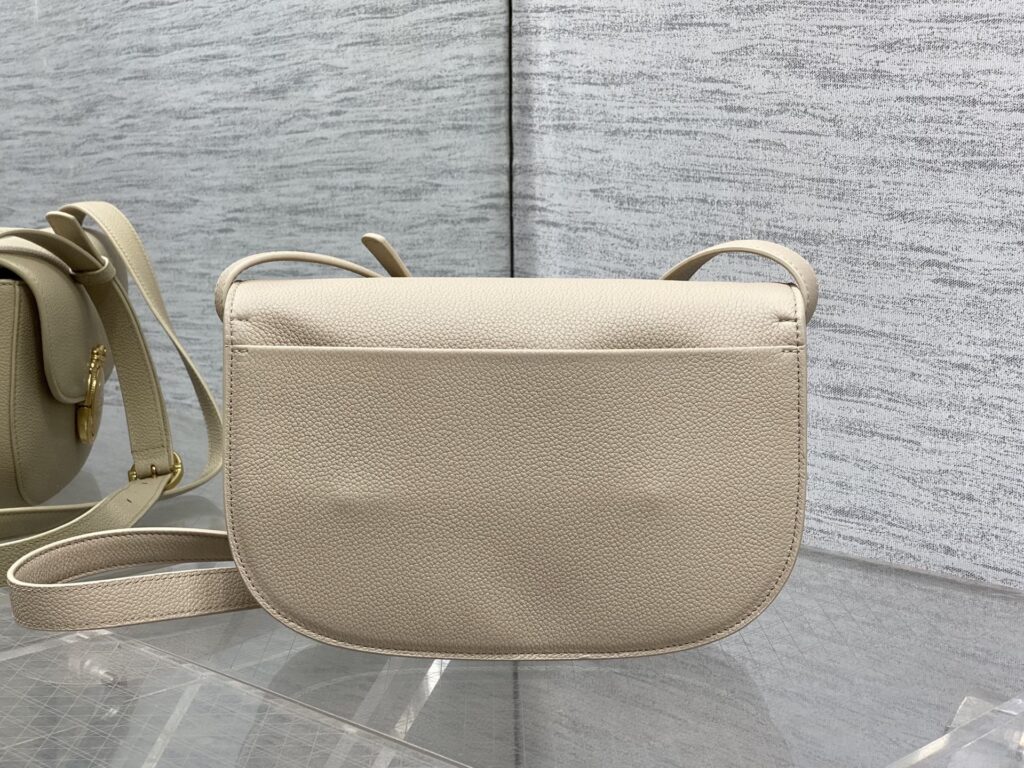 Bolsa Dior Saddle com ferragens douradas vintage 31
