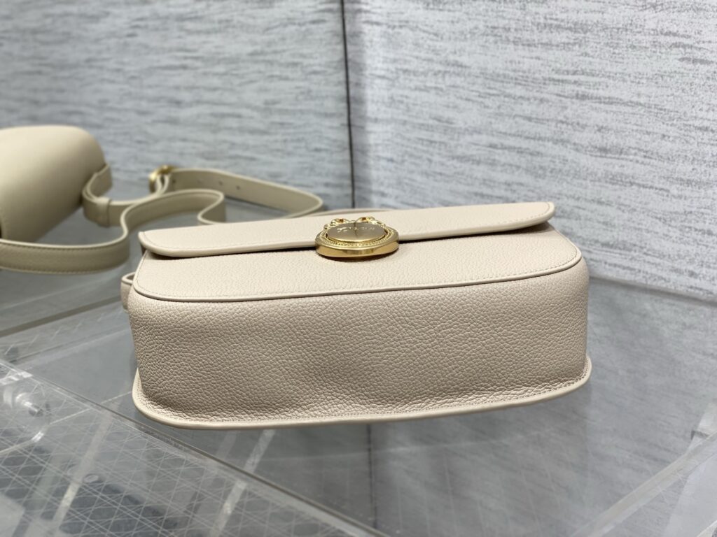 Bolsa Dior Saddle com ferragens douradas vintage 34