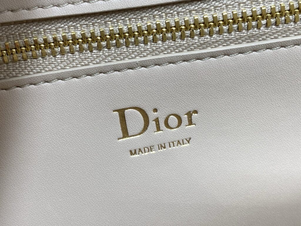 Bolsa Dior Saddle com ferragens douradas vintage 36
