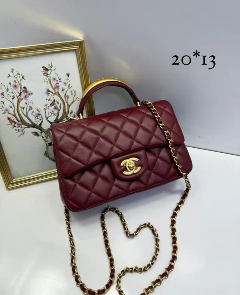 Mini bolsa Chanel matelassê vinho com alça de mão 20 x 13 cm - Vinho - CH061