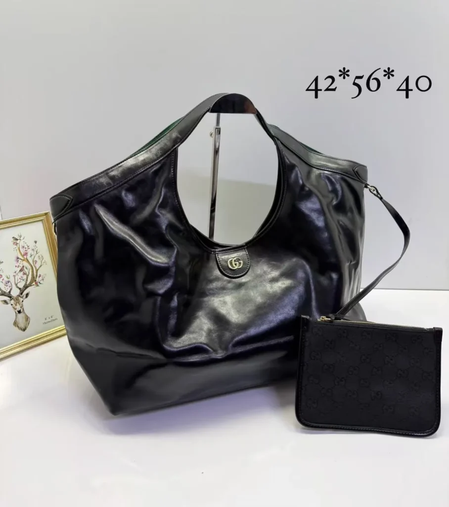 Bolsa hobo grande com nécessaire - Preto - CH062
