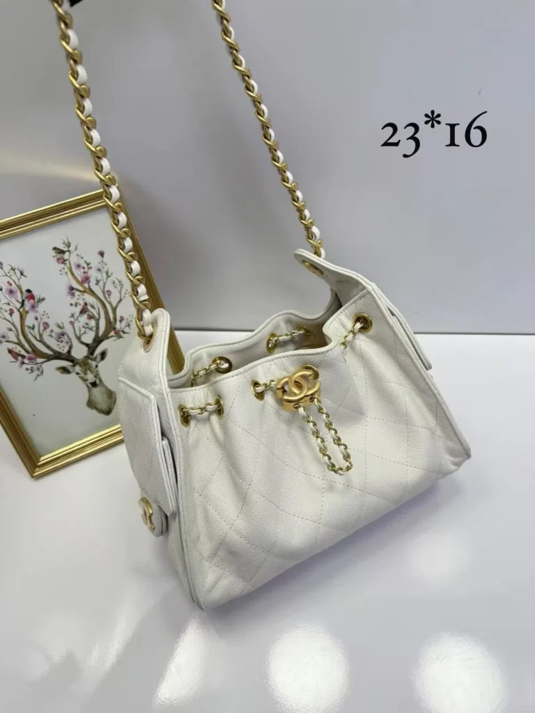 Bolsa Chanel branca matelassê com corrente e logo CC - Branco - CH067