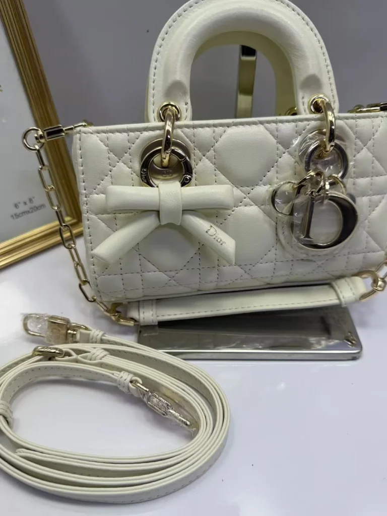 Bolsa Dior marfim em matelassê Cannage com laço e alça superior - Branco-marfim - DI005