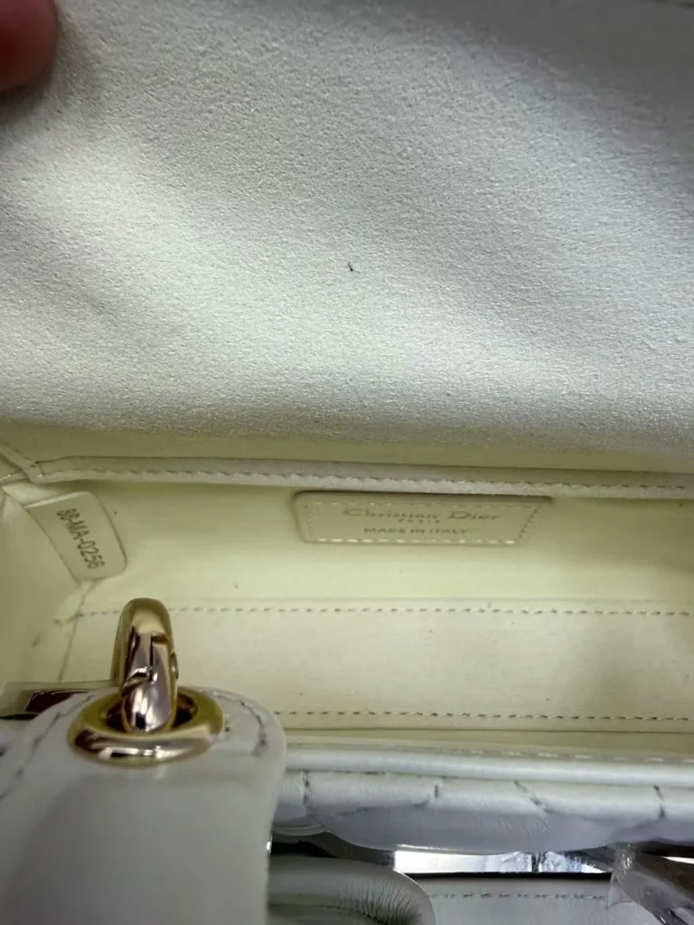 Bolsa Dior marfim em matelassê Cannage com laço e alça superior - Branco-marfim - DI005