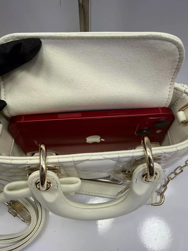 Bolsa Dior marfim em matelassê Cannage com laço e alça superior - Branco-marfim - DI005