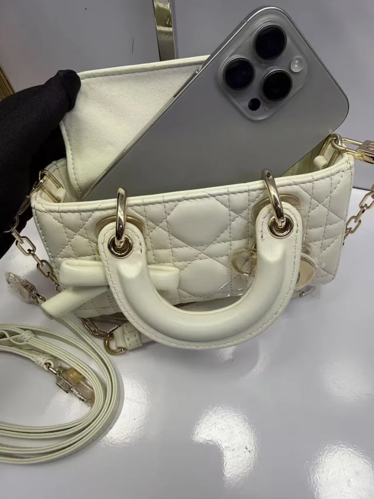 Bolsa Dior marfim em matelassê Cannage com laço e alça superior - Branco-marfim - DI005