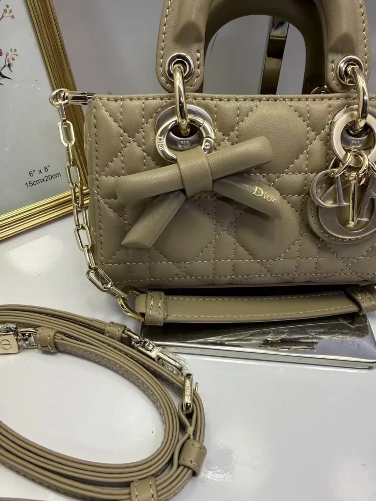 Mini bolsa Dior bege taupe Cannage com laço e alça superior - Bege taupe - DI006